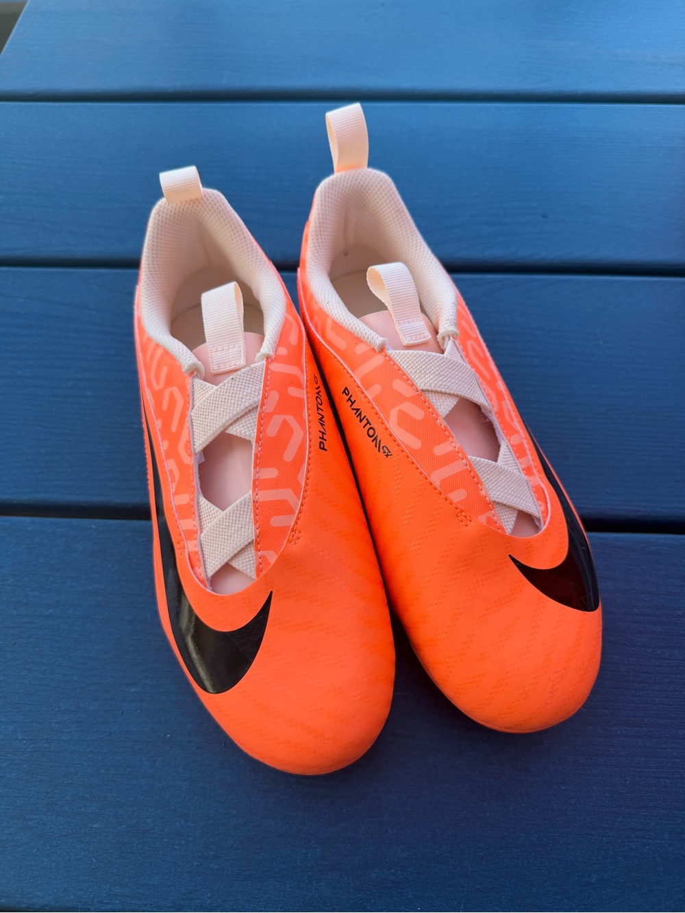 Nike Kids' PhantomVSN Indoor Soccer Shoes - Bright Orange